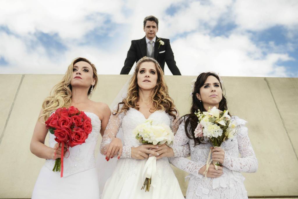 Márcio Garcia entre as três noivas "loucas"