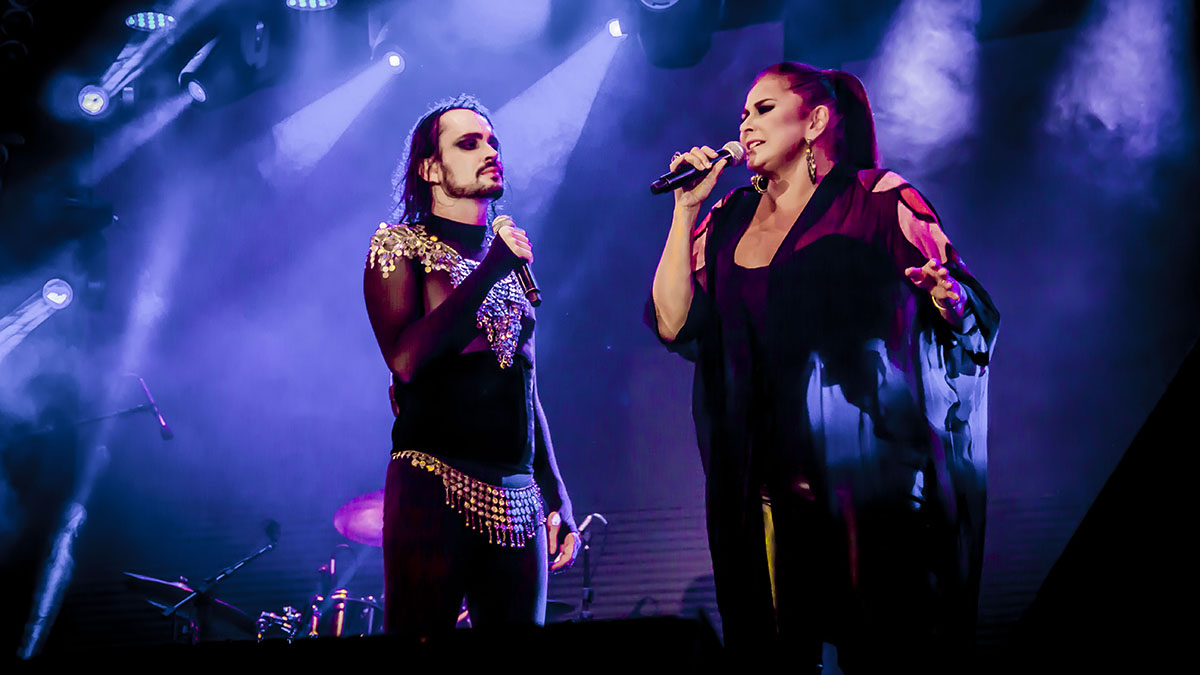 Johnny Hooker e Fafá de Belém sucesso Abandonada