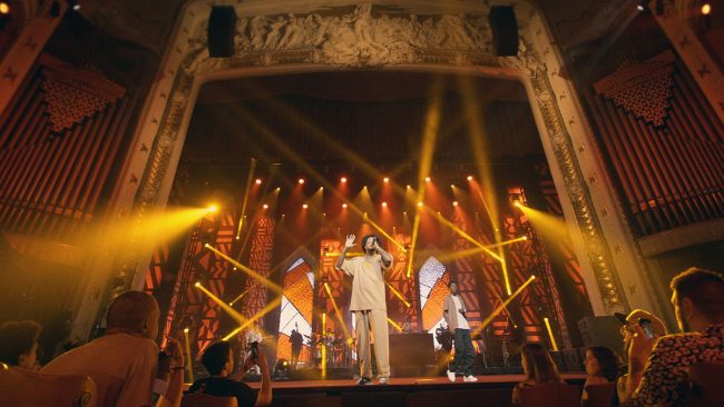 Show Emicida AmarElo - Ao Vivo Netflix crítica Setlist