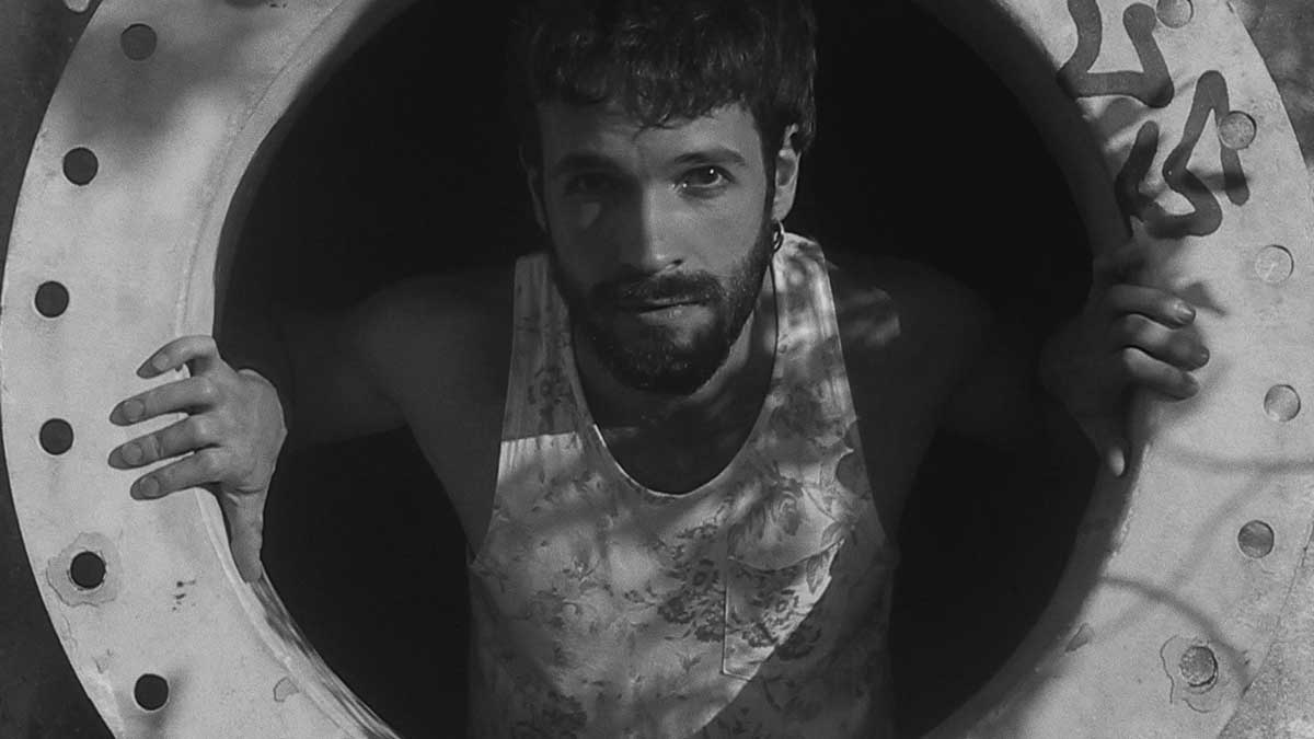 Cantor Felipe de Oliveira entrevista Contra Maré Ultraverso Foto-de-Divulgacao---Autorretrato-8