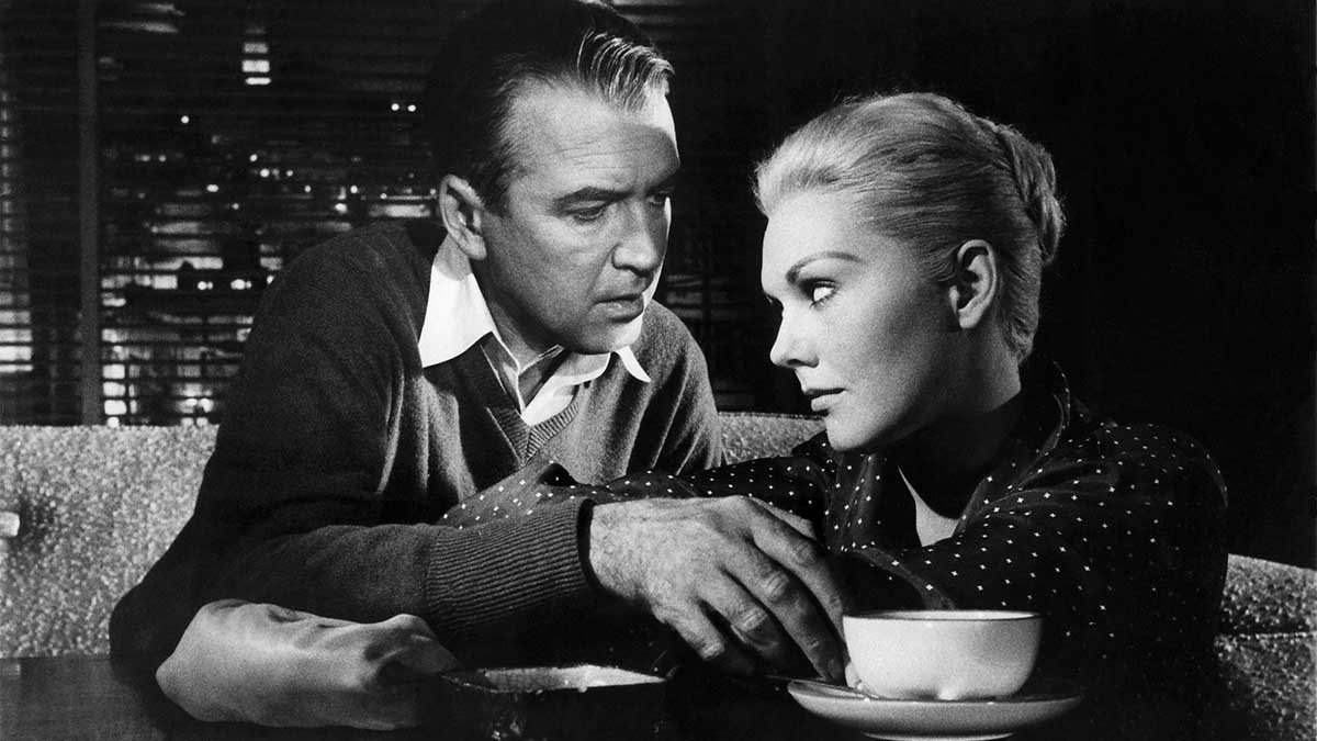 cena de um corpo que cai hitchcock estilo hitchcockiano